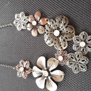 Statement Necklace - Metal Flowers